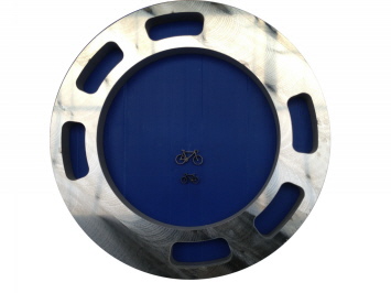 Wasserstrahlzuschnitt Flansch aus 50mm Aluminium; Fahrr&auml;der aus 10mm Messing